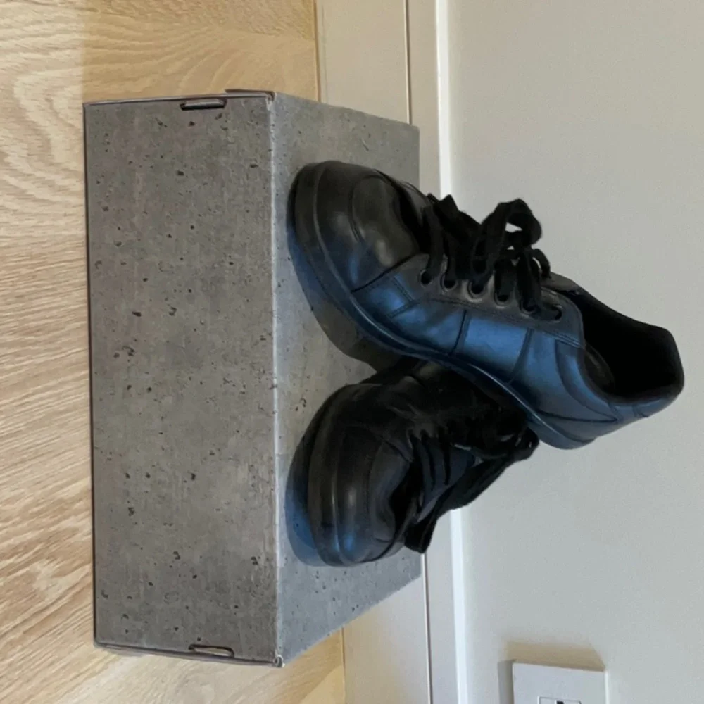 Men’s black Prada sneakers size 8.5 - Picture 1 of 4